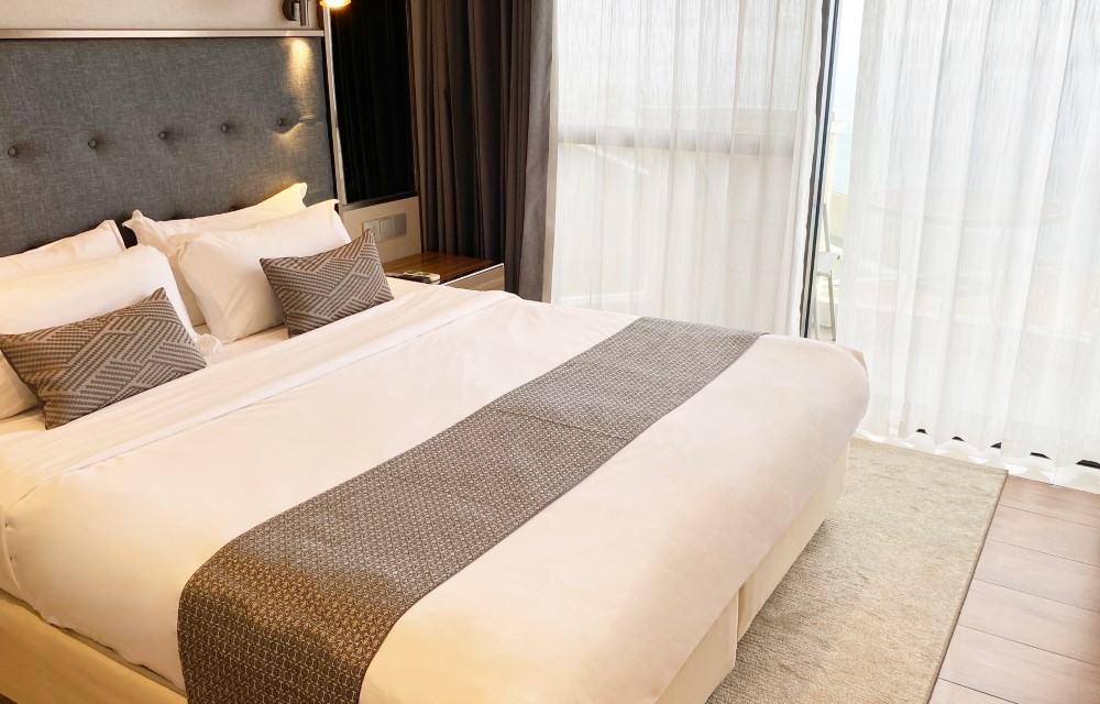 Luxury Lake View Room